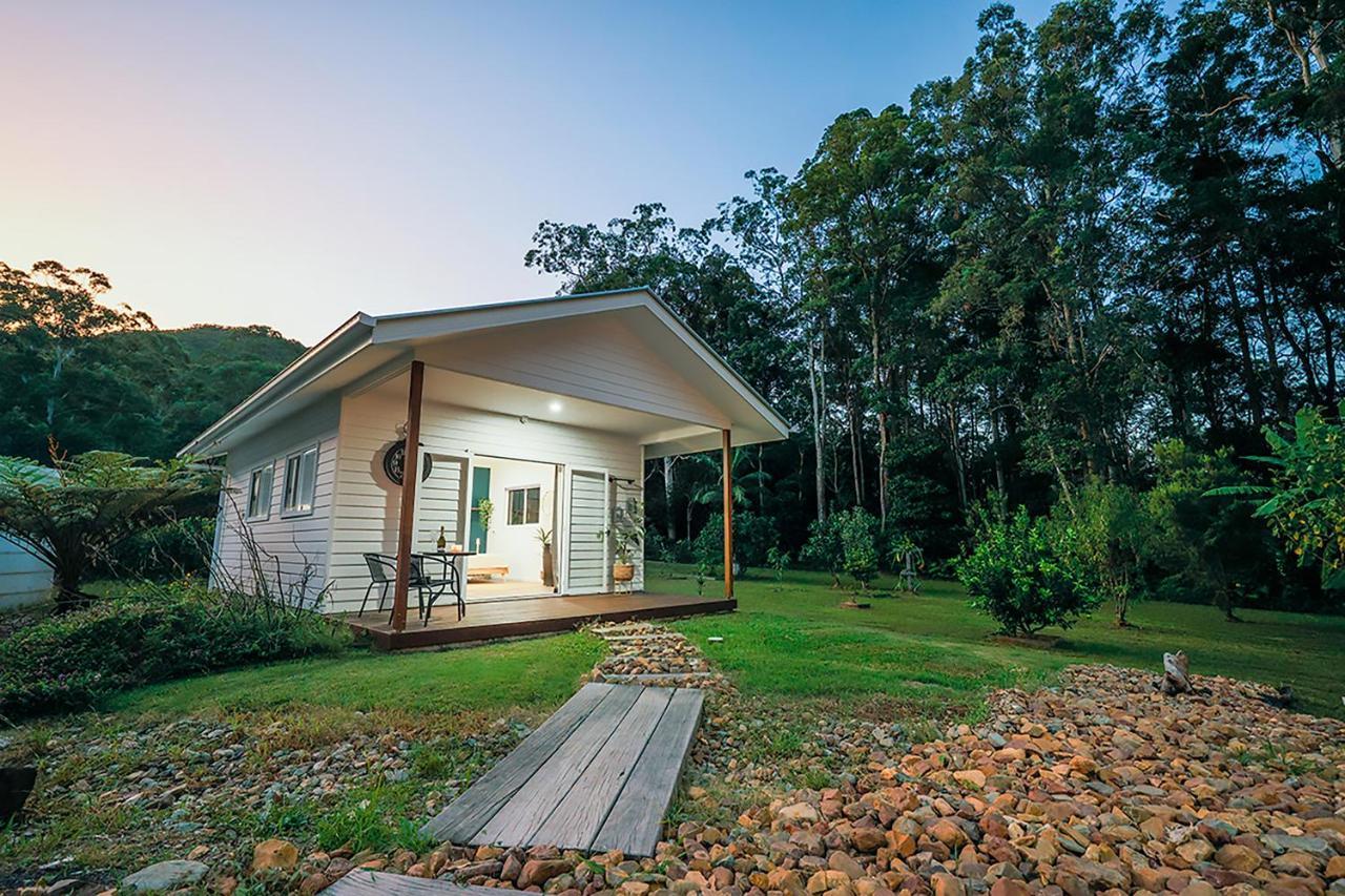 The Poolhaus Retreat - Peaceful Private Studio Valdora Εξωτερικό φωτογραφία