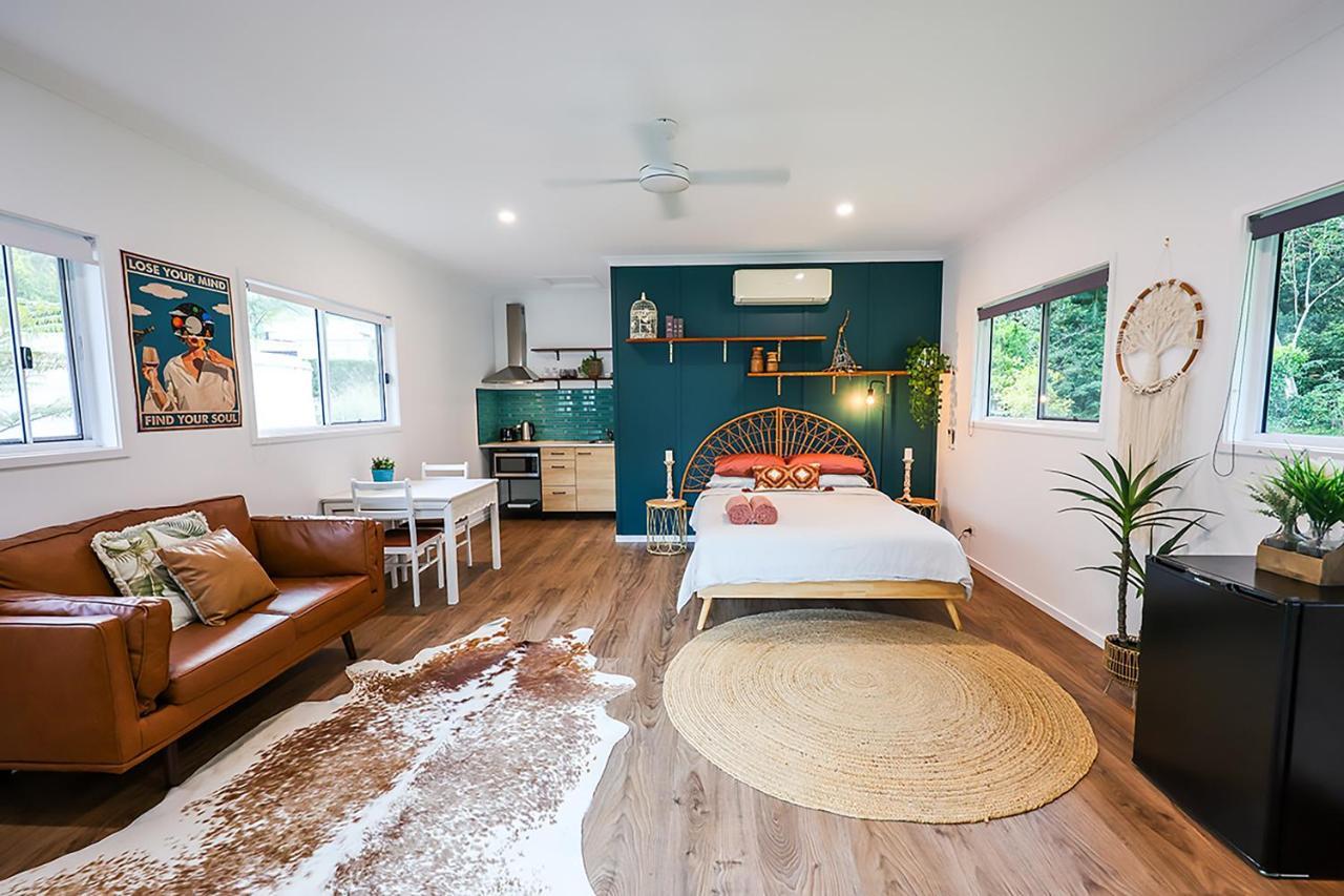The Poolhaus Retreat - Peaceful Private Studio Valdora Εξωτερικό φωτογραφία