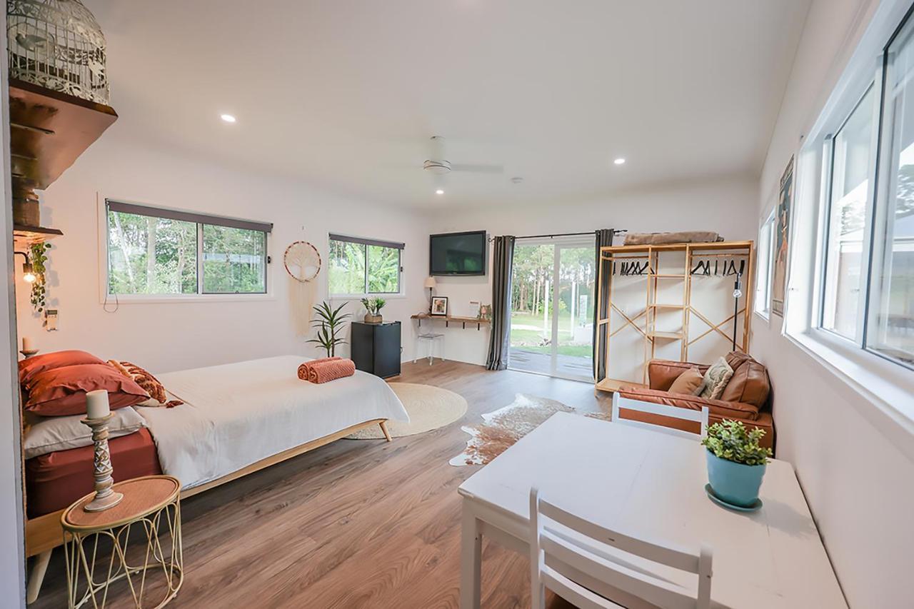The Poolhaus Retreat - Peaceful Private Studio Valdora Εξωτερικό φωτογραφία